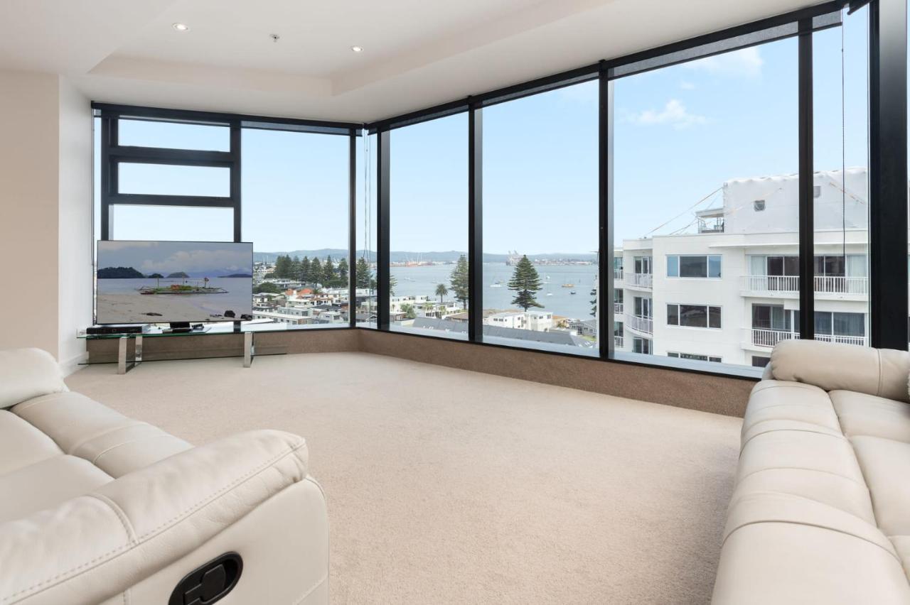 Appartement Superb Elevated Views Of Harbour With Heated Pool, Gym & Parking à Mount Maunganui Extérieur photo
