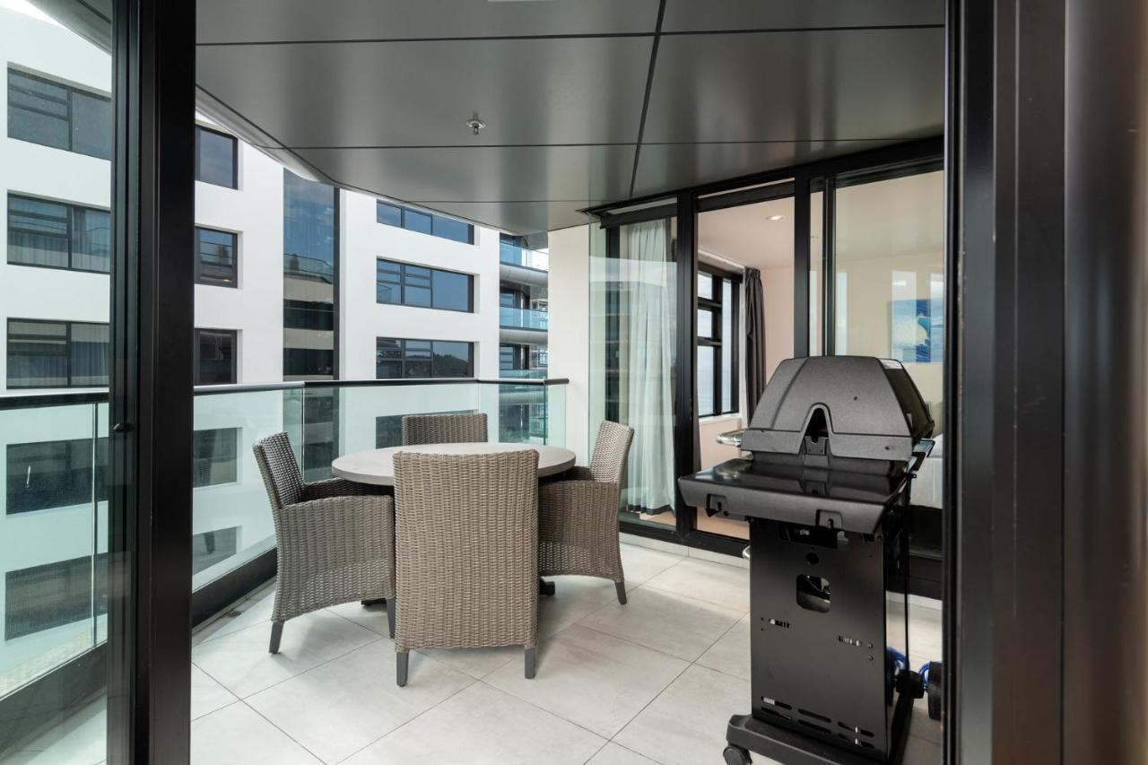 Appartement Superb Elevated Views Of Harbour With Heated Pool, Gym & Parking à Mount Maunganui Extérieur photo