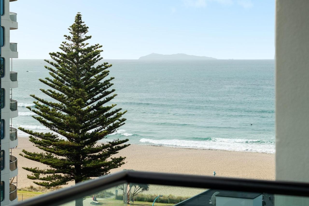 Appartement Superb Elevated Views Of Harbour With Heated Pool, Gym & Parking à Mount Maunganui Extérieur photo