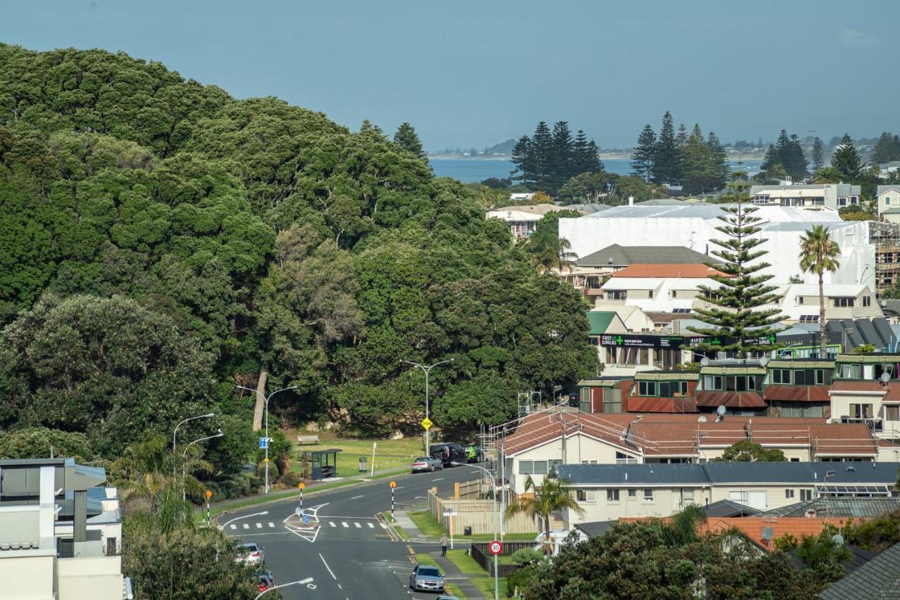 Appartement Superb Elevated Views Of Harbour With Heated Pool, Gym & Parking à Mount Maunganui Extérieur photo