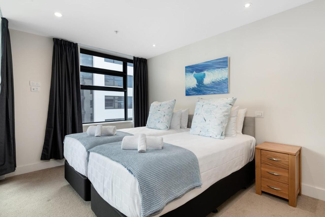 Appartement Superb Elevated Views Of Harbour With Heated Pool, Gym & Parking à Mount Maunganui Extérieur photo