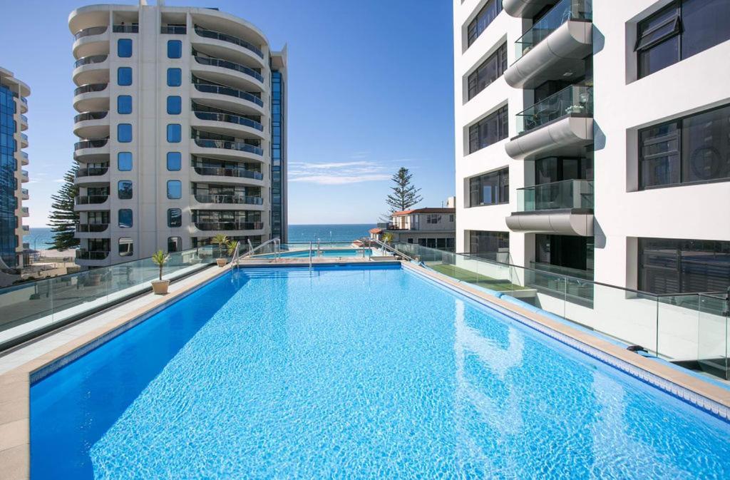 Appartement Superb Elevated Views Of Harbour With Heated Pool, Gym & Parking à Mount Maunganui Extérieur photo